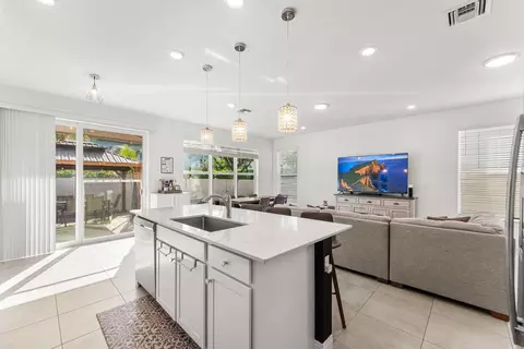 Kitchen - 4330 Lago Dr, Lighthouse Point, FL 33064 photo 6 of 6
