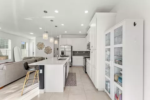 Kitchen - 4330 Lago Dr, Lighthouse Point, FL 33064 photo 2 of 6