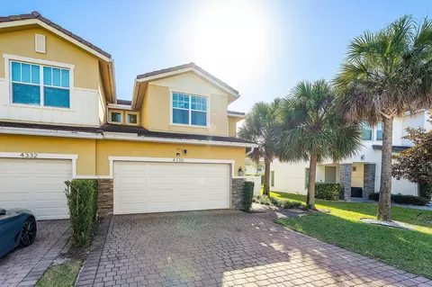 Exterior - 4330 Lago Dr, Lighthouse Point, FL 33064 photo 3 of 10