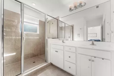Bath - 4330 Lago Dr, Lighthouse Point, FL 33064 photo 4 of 4