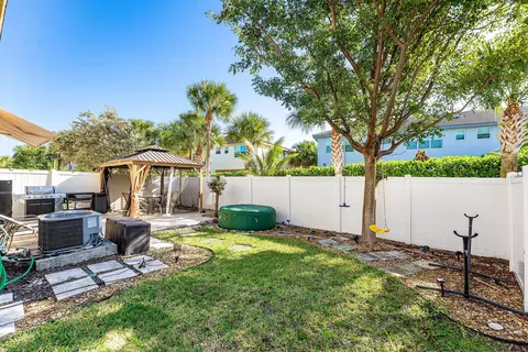 Exterior - 4330 Lago Dr, Lighthouse Point, FL 33064 photo 6 of 10