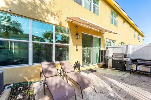 Exterior - 4330 Lago Dr, Lighthouse Point, FL 33064 photo 10 of 10