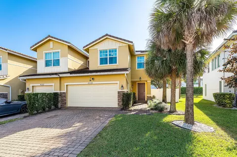 Exterior - 4330 Lago Dr, Lighthouse Point, FL 33064 photo 2 of 10