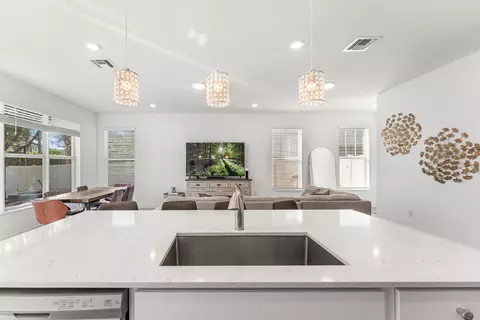 Kitchen - 4330 Lago Dr, Lighthouse Point, FL 33064 photo 5 of 6