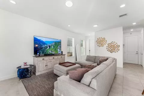 Living - 4330 Lago Dr, Lighthouse Point, FL 33064 photo 1 of 2