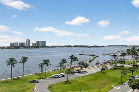 301 Lake Shore Dr #711, Lake Park, FL 33403