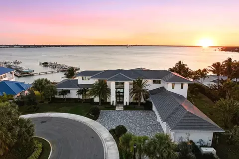 1271 NE Langford Ln, Jensen Beach, FL 34957