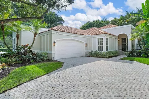 2707 Players Ct, Wellington, FL 33414