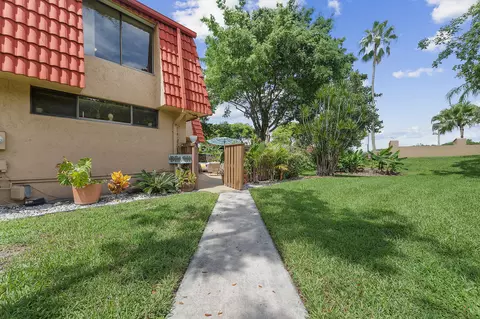 8141 Severn Dr #B, Boca Raton, FL 33433