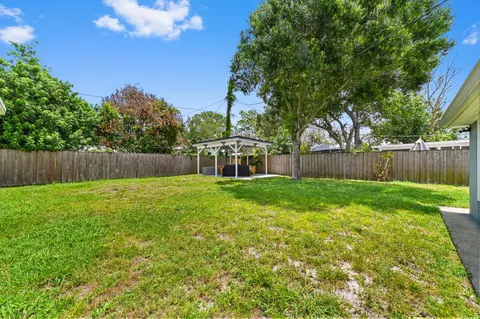 Exterior - 5709 SE Indigo Ave, Stuart, FL 34997 photo 5 of 5