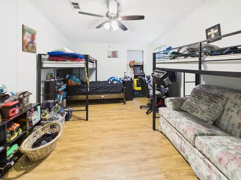 Bedroom - 102 NE 8th Ave, Okeechobee, FL 34972 photo 5 of 7
