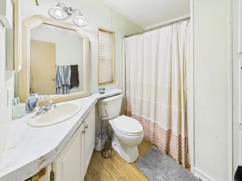 Bath - 102 NE 8th Ave, Okeechobee, FL 34972 photo 2 of 2