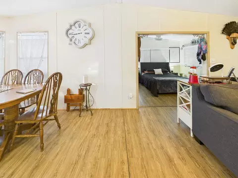 Dining - 102 NE 8th Ave, Okeechobee, FL 34972 photo 3 of 3