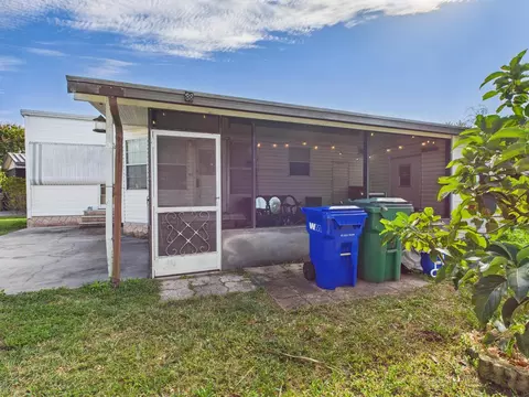 Exterior - 102 NE 8th Ave, Okeechobee, FL 34972 photo 3 of 6