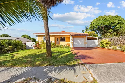 913 Bradley Ct, West Palm Beach, FL 33405