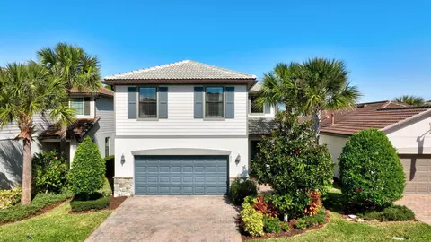 807 SE Villandry Way, Port Saint Lucie, FL 34984
