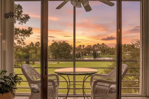 3871 Via Poinciana #404, Lake Worth, FL 33467
