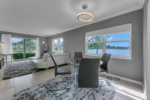 960 Crystal Lake Dr #115, Pompano Beach, FL 33064