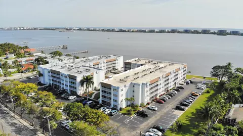 1516 S Lakeside Dr #318, FL 33460