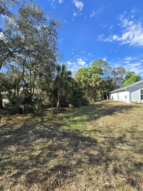2445 87th Ct, Vero Beach, FL 32966