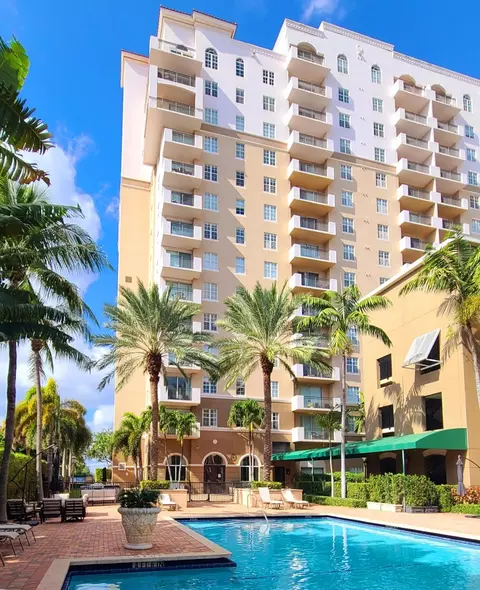616 Clearwater Park Rd #812, West Palm Beach, FL 33401