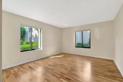 Living - 150 Pineview Rd #B2, Jupiter, FL 33469 photo 3 of 4