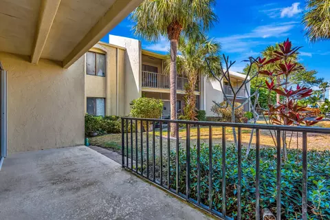 Exterior - 150 Pineview Rd #B2, Jupiter, FL 33469 photo 2 of 2