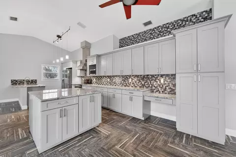 2800 SW Montego Ter, Stuart, FL 34997 photo 9