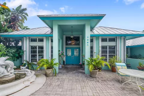 8862 Estate Dr, West Palm Beach, FL 33411