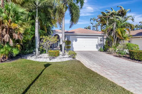 4022 Manchester Lake Dr, Lake Worth, FL 33449