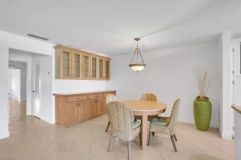 250 High Point Ct #B, Boynton Beach, FL 33435