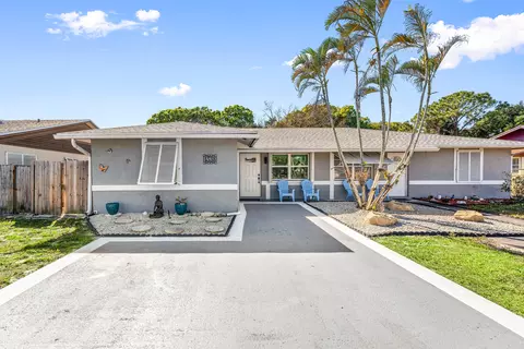 4538 Arthur St, Palm Beach Gardens, FL 33418