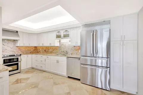 Kitchen - 400 Beach Rd #103, Tequesta, FL 33469 photo 1 of 2