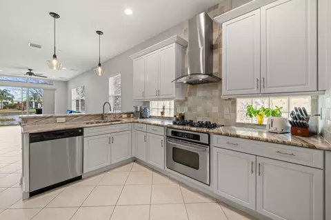 104 NW Willow Grove Ave, Port Saint Lucie, FL 34986
