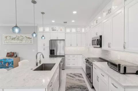 Kitchen - 4659 SE Manatee Way, Stuart, FL 34997 photo 3 of 4