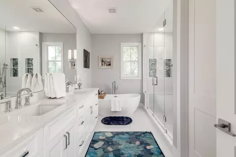 Bath - 4659 SE Manatee Way, Stuart, FL 34997 photo 2 of 5
