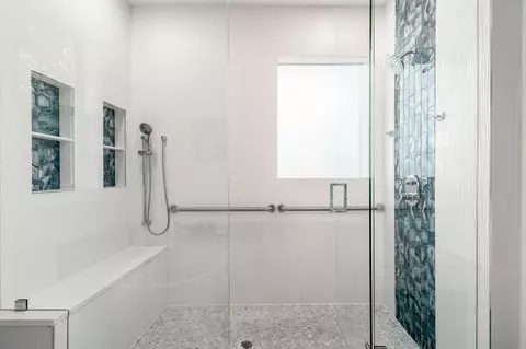Bath - 4659 SE Manatee Way, Stuart, FL 34997 photo 3 of 5