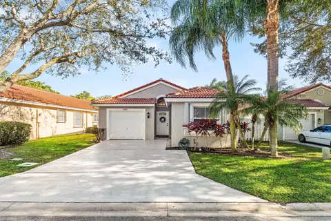 6680 Green Island Cir, Lake Worth, FL 33463