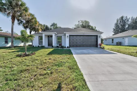 50 S Willow St, Fellsmere, FL 32948