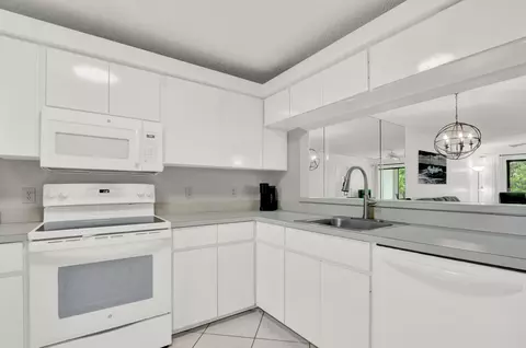 115 Bamboo Rd #205, Palm Beach Shores, FL 33404