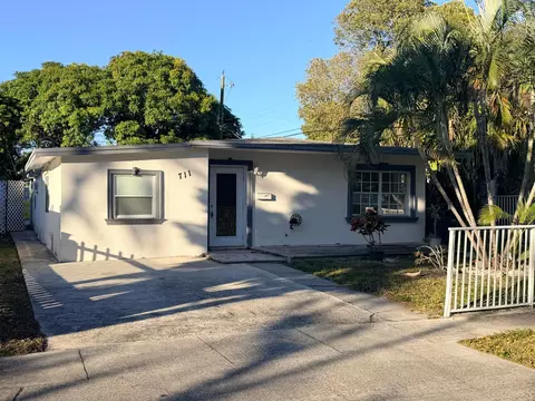 711 Fernwood Dr, West Palm Beach, FL 33405