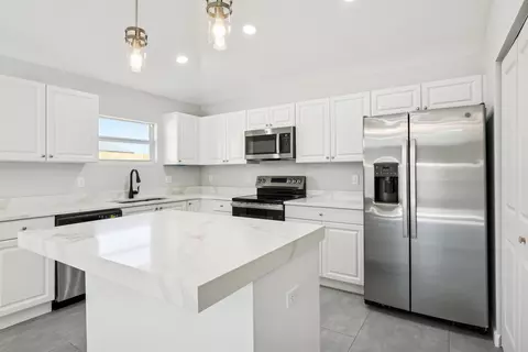 Kitchen - 5232 SE 55th Ter, Stuart, FL 34997 photo 4 of 5