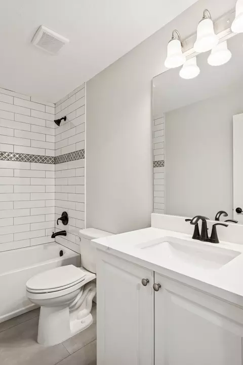 Bath - 5232 SE 55th Ter, Stuart, FL 34997 photo 3 of 4