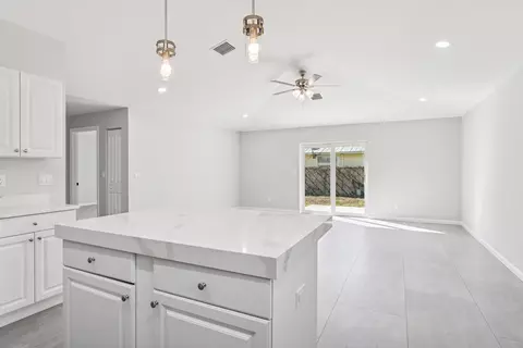 Kitchen - 5232 SE 55th Ter, Stuart, FL 34997 photo 5 of 5