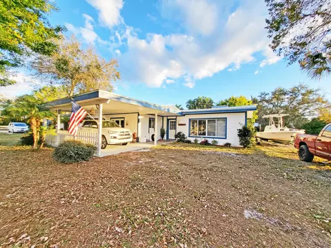 203 Melton Dr, Fort Pierce, FL 34982