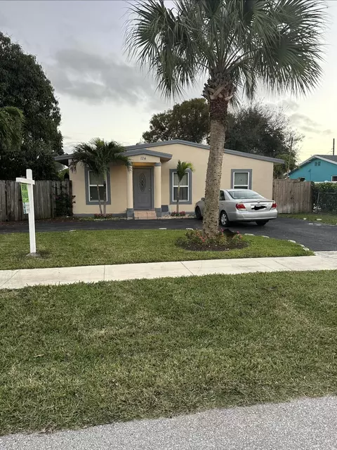 124 SW 10th Ave, Boynton Beach, FL 33435