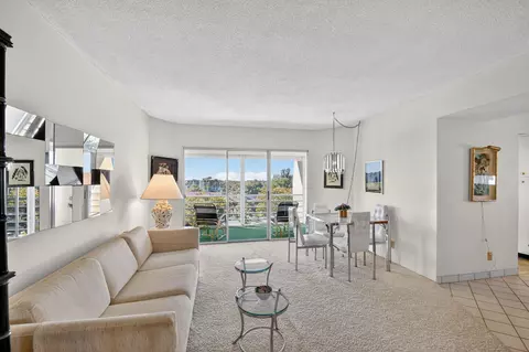 3590 Via Poinciana #616, Lake Worth, FL 33467