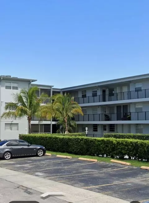 1100 NE 1st Ct #305, Hallandale Beach, FL 33009