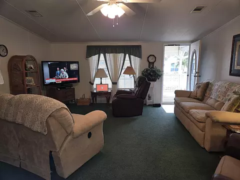Living - 2425 SE 31st St, Okeechobee, FL 34974 photo 3 of 5