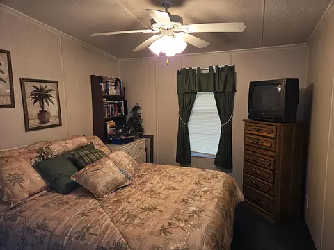 Bedroom - 2425 SE 31st St, Okeechobee, FL 34974 photo 8 of 10